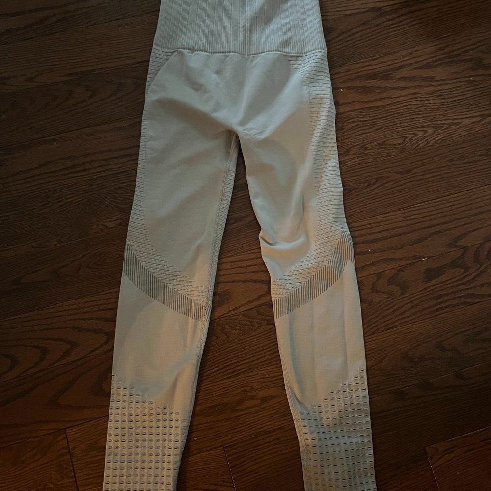 NEW workout leggings